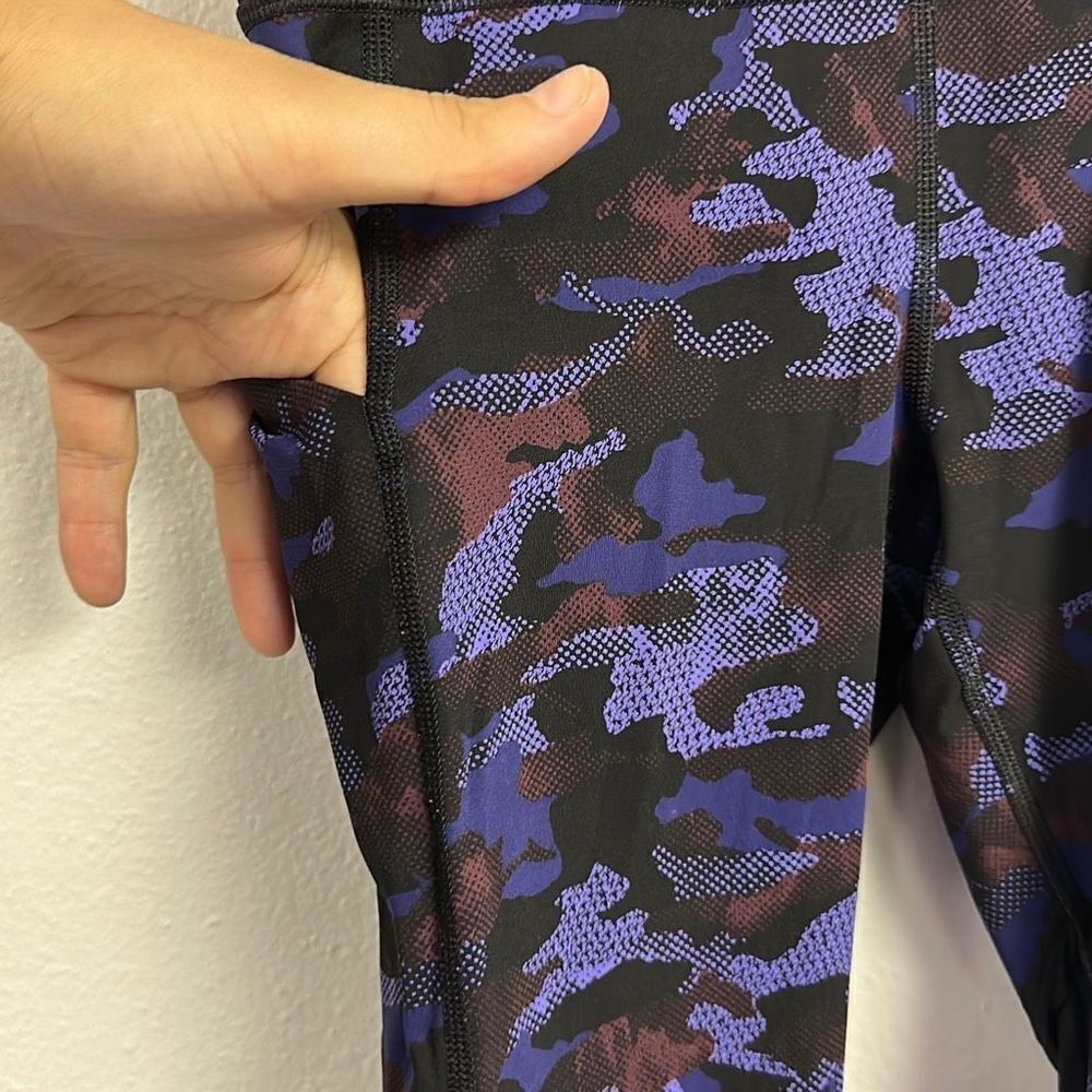 Lululemon Black Purple Camo Wunder Under Crop Yoga Leggings Size 2 - Picture 2 of 8